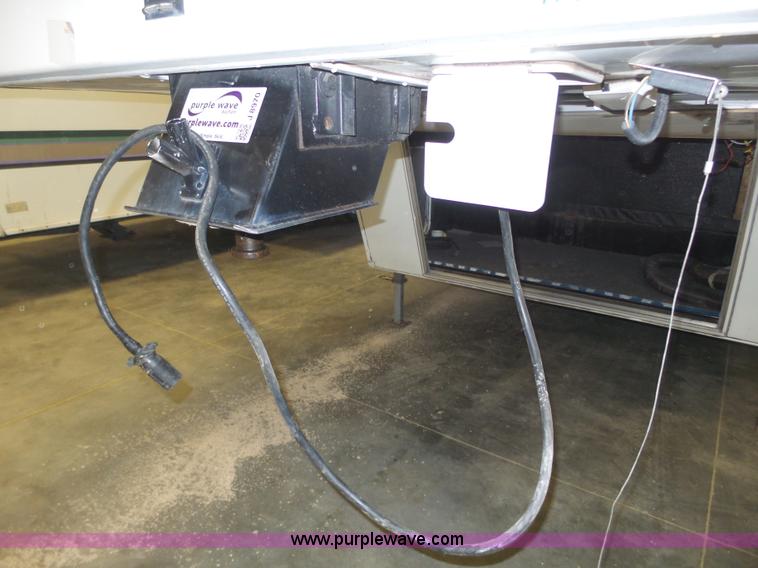 image for item J8970 2001 Fleetwood Wilderness camper