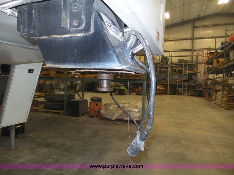 image for item J8970 2001 Fleetwood Wilderness camper