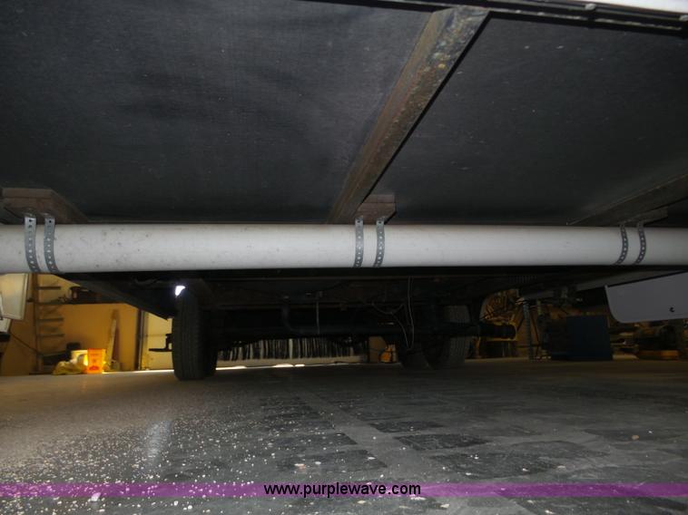 image for item J8970 2001 Fleetwood Wilderness camper