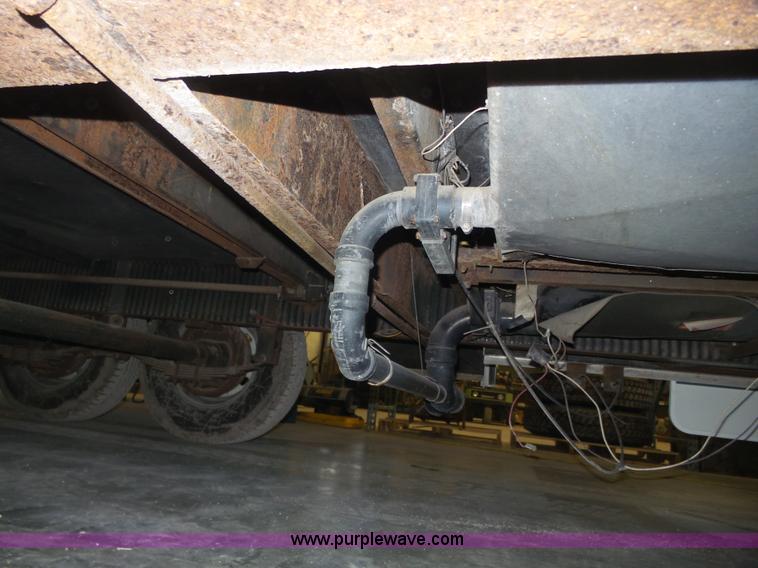 image for item J8970 2001 Fleetwood Wilderness camper