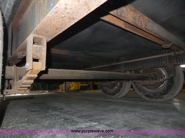 image for item J8970 2001 Fleetwood Wilderness camper