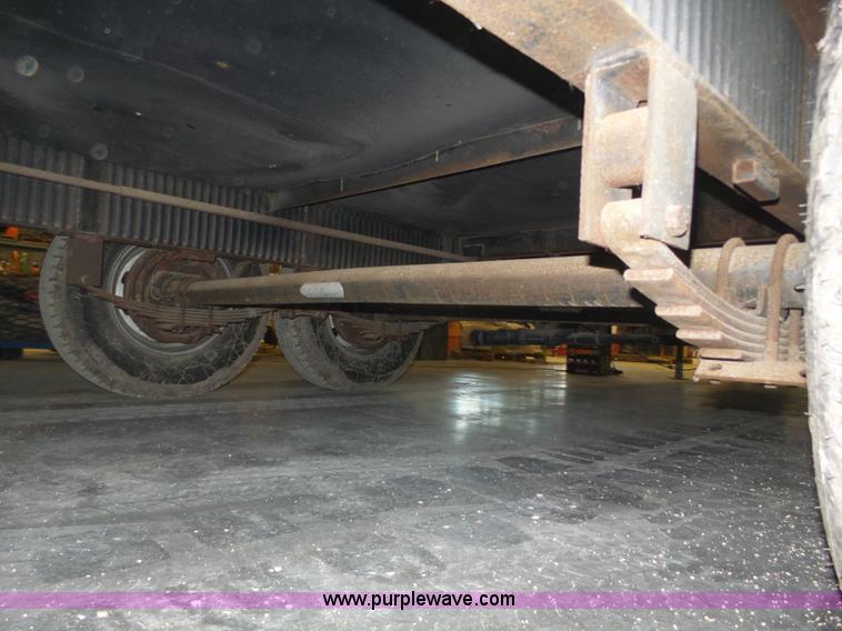 image for item J8970 2001 Fleetwood Wilderness camper