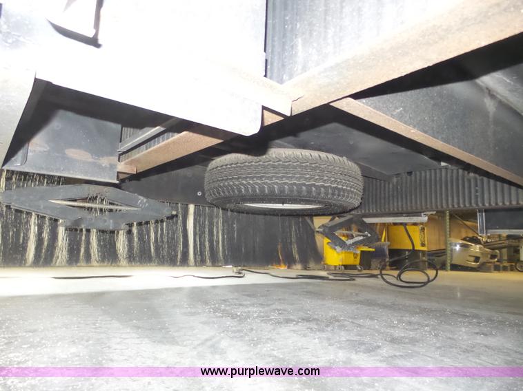 image for item J8970 2001 Fleetwood Wilderness camper