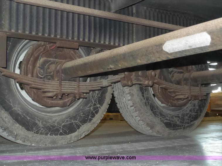 image for item J8970 2001 Fleetwood Wilderness camper