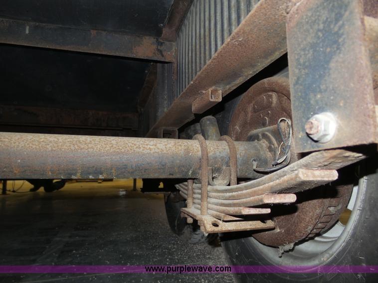 image for item J8970 2001 Fleetwood Wilderness camper