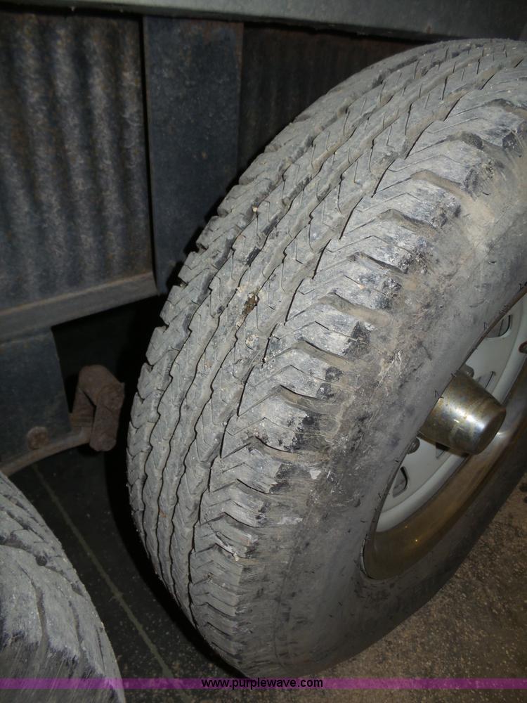 image for item J8970 2001 Fleetwood Wilderness camper