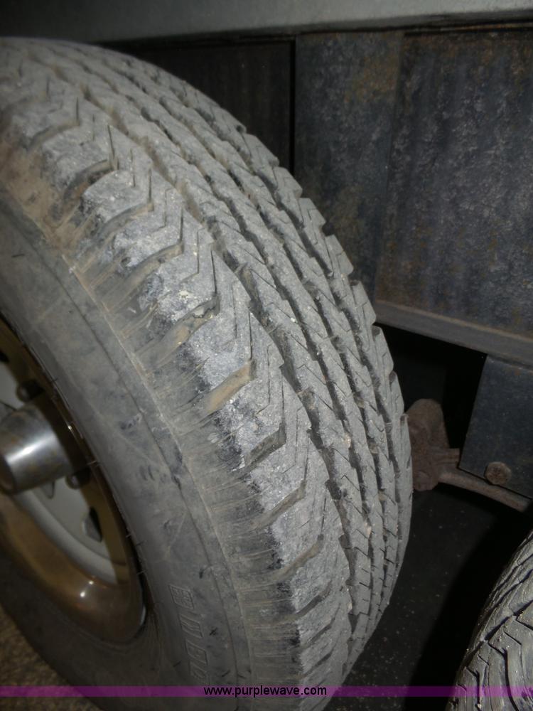 image for item J8970 2001 Fleetwood Wilderness camper