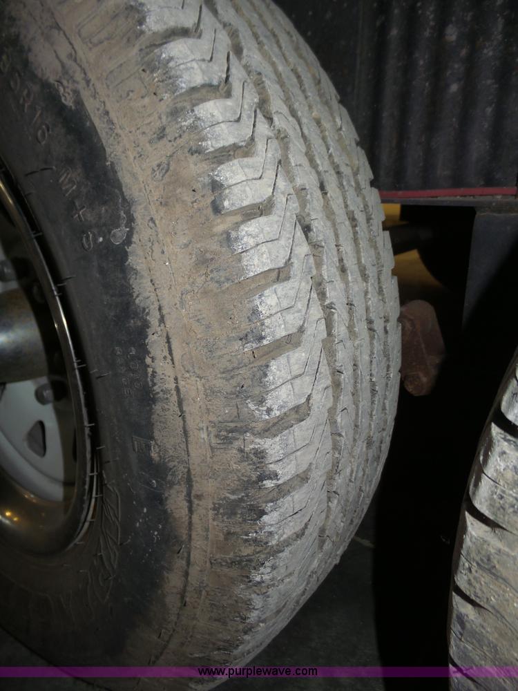 image for item J8970 2001 Fleetwood Wilderness camper