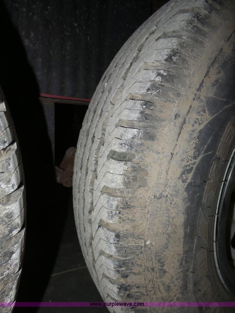 image for item J8970 2001 Fleetwood Wilderness camper