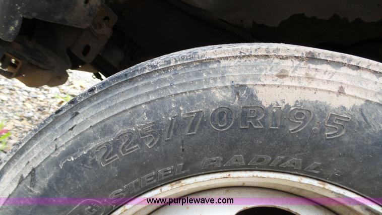 image for item K4171 2003 Ford F550 Super Duty flatbed dump pickup truck