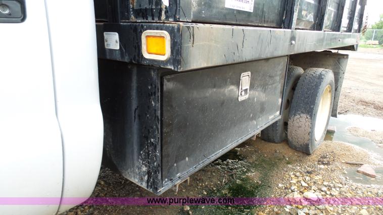 image for item K4171 2003 Ford F550 Super Duty flatbed dump pickup truck