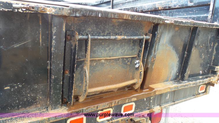 image for item K4171 2003 Ford F550 Super Duty flatbed dump pickup truck