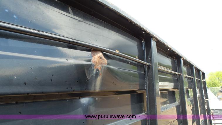 image for item K4171 2003 Ford F550 Super Duty flatbed dump pickup truck