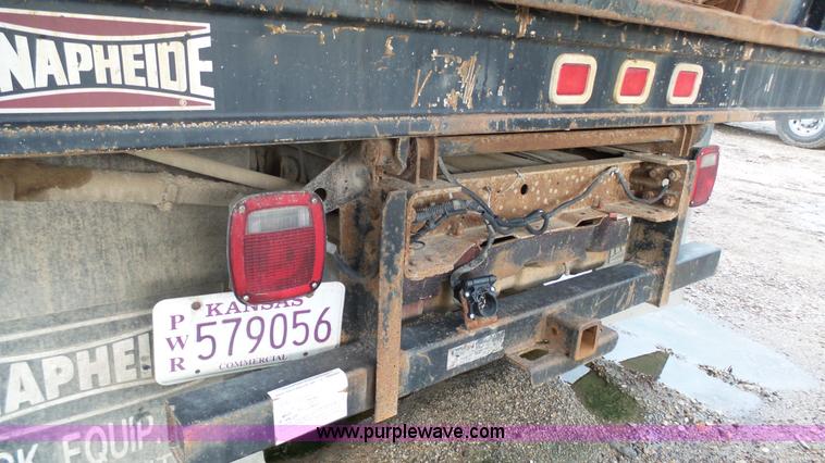 image for item K4171 2003 Ford F550 Super Duty flatbed dump pickup truck