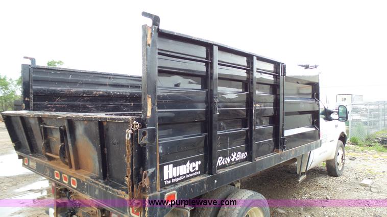 image for item K4171 2003 Ford F550 Super Duty flatbed dump pickup truck