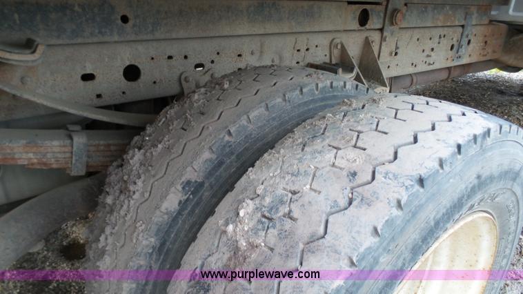 image for item K4171 2003 Ford F550 Super Duty flatbed dump pickup truck