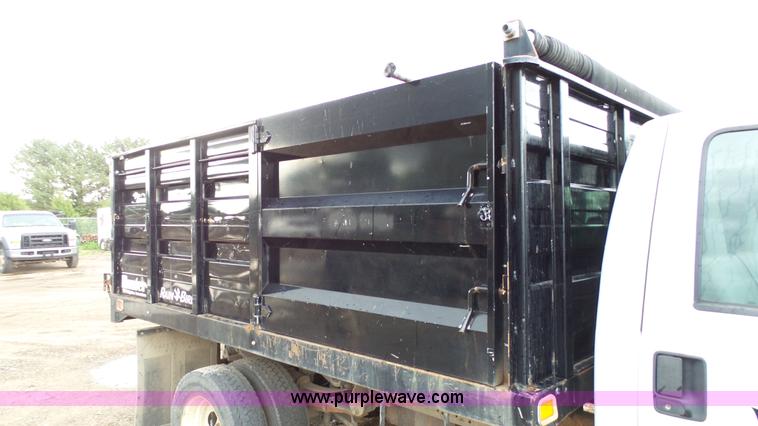 image for item K4171 2003 Ford F550 Super Duty flatbed dump pickup truck