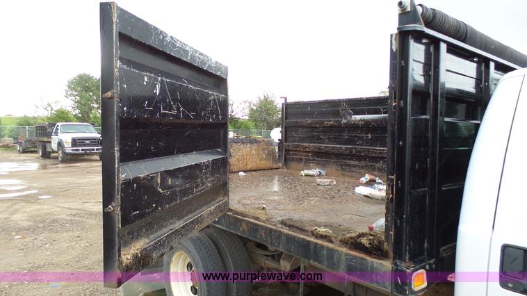 image for item K4171 2003 Ford F550 Super Duty flatbed dump pickup truck