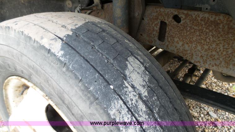 image for item K4171 2003 Ford F550 Super Duty flatbed dump pickup truck