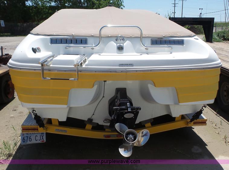 image for item K4723 2001 Mariah boat