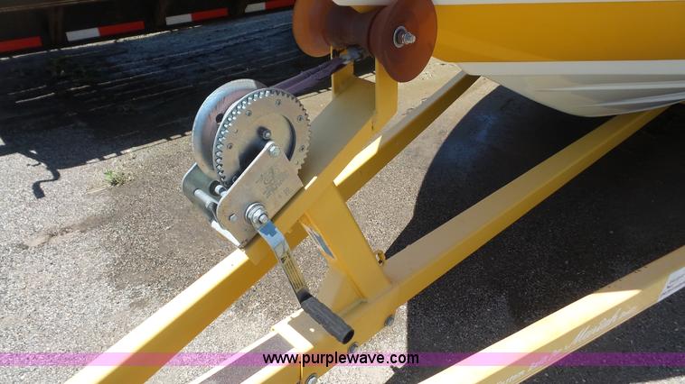 image for item K4723 2001 Mariah boat