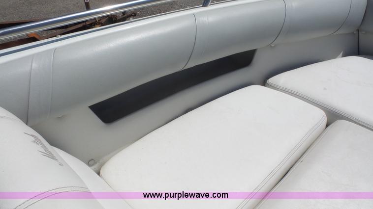 image for item K4723 2001 Mariah boat