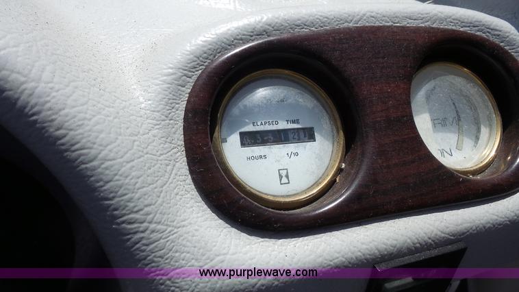 image for item K4723 2001 Mariah boat