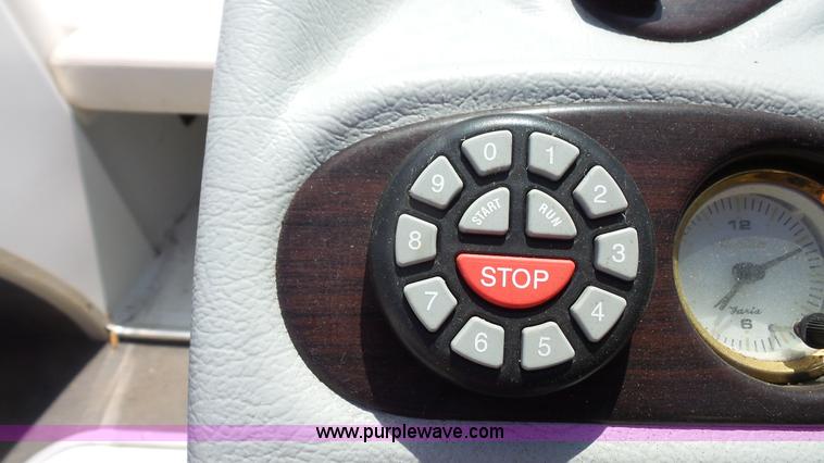 image for item K4723 2001 Mariah boat