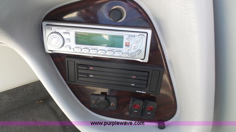 image for item K4723 2001 Mariah boat