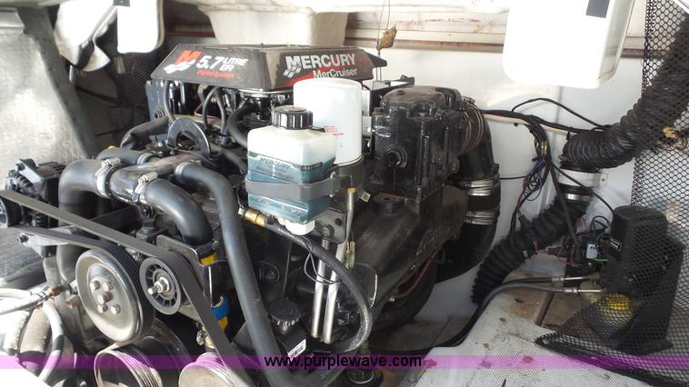 image for item K4723 2001 Mariah boat