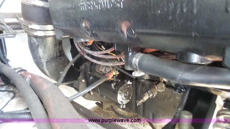 image for item K4723 2001 Mariah boat