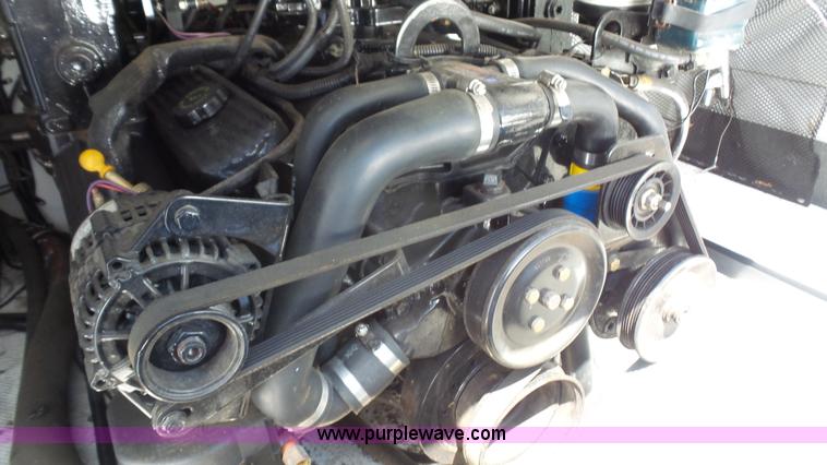 image for item K4723 2001 Mariah boat