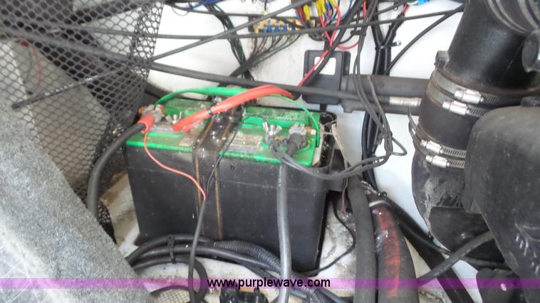 image for item K4723 2001 Mariah boat