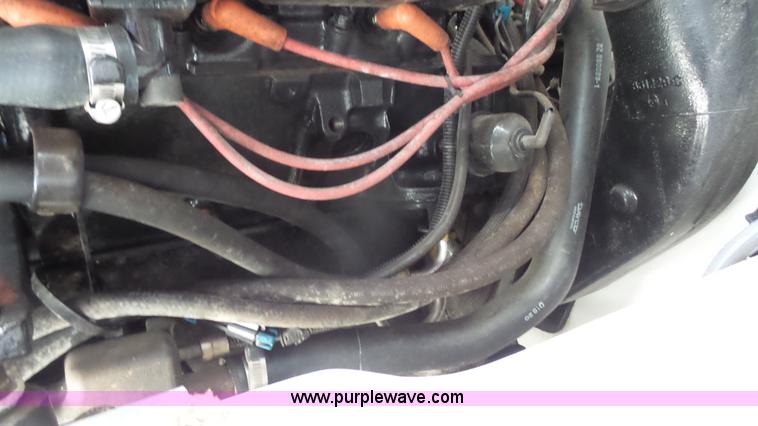 image for item K4723 2001 Mariah boat