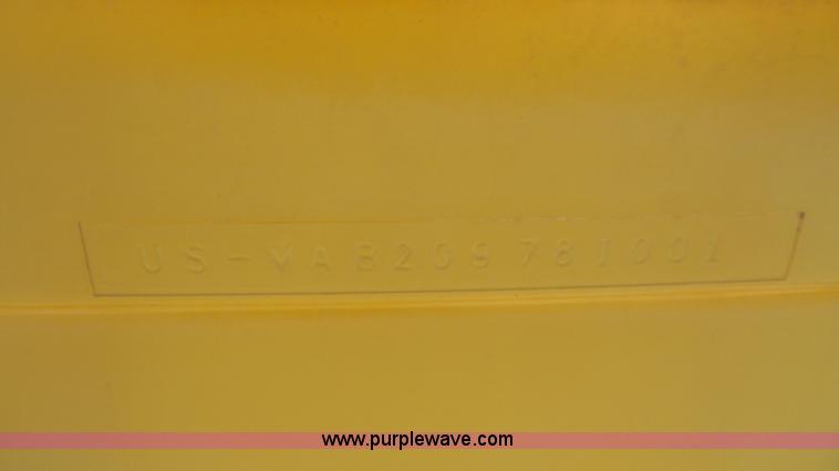 image for item K4723 2001 Mariah boat