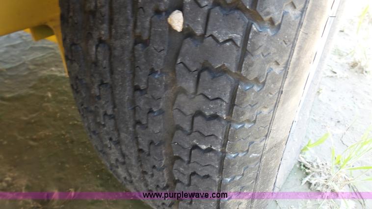 image for item K4723 2001 Mariah boat