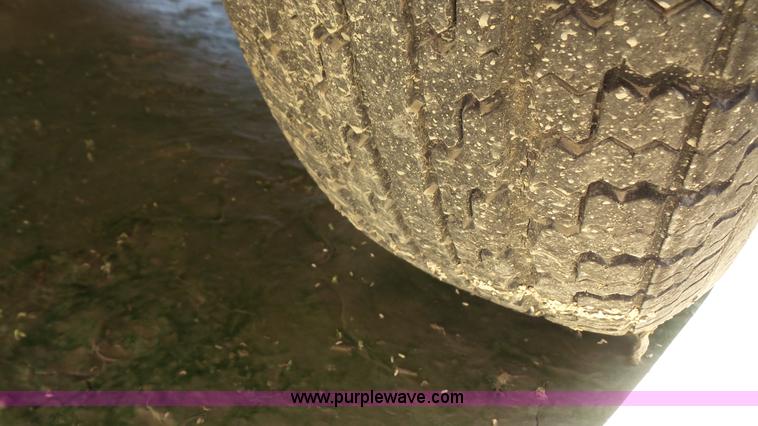 image for item K4723 2001 Mariah boat