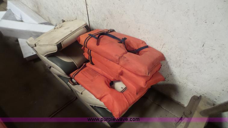 image for item K4723 2001 Mariah boat