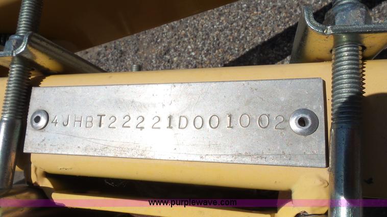 image for item K4723 2001 Mariah boat