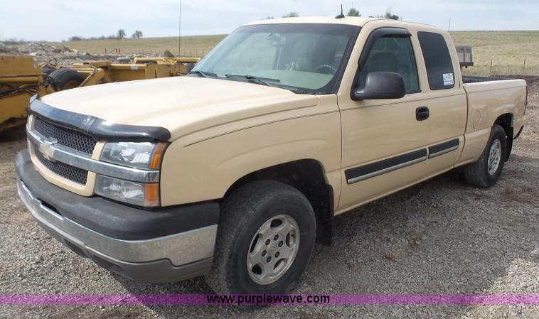 image for item K5193 2003 Chevrolet Silverado 1500 Ext. Cab pickup truck