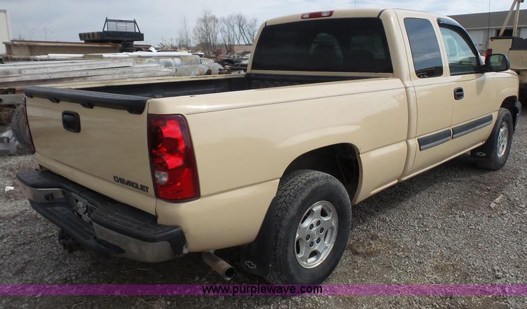 image for item K5193 2003 Chevrolet Silverado 1500 Ext. Cab pickup truck