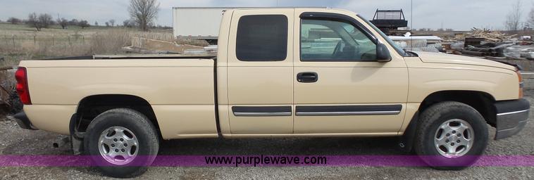 image for item K5193 2003 Chevrolet Silverado 1500 Ext. Cab pickup truck