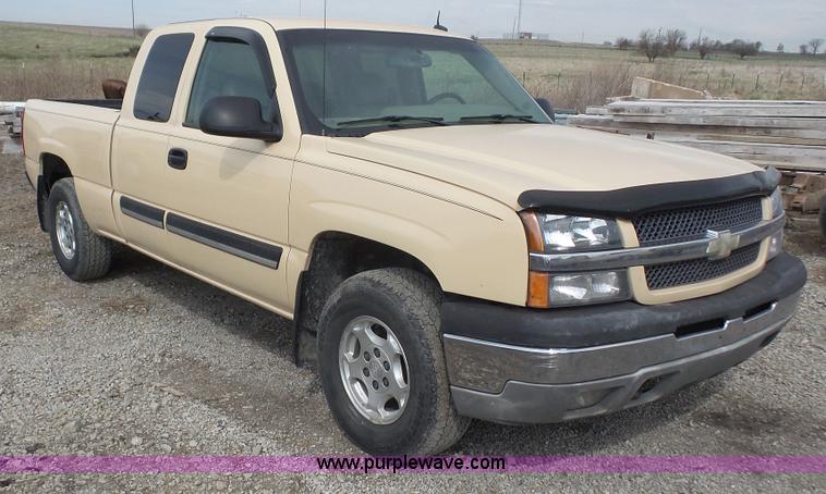 image for item K5193 2003 Chevrolet Silverado 1500 Ext. Cab pickup truck