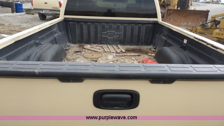 image for item K5193 2003 Chevrolet Silverado 1500 Ext. Cab pickup truck