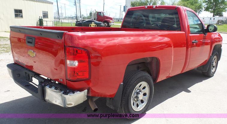 image for item K5218 2013 Chevrolet Silverado 1500 pickup truck