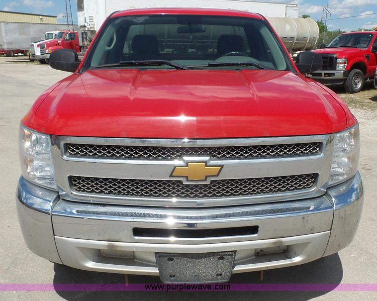 image for item K5218 2013 Chevrolet Silverado 1500 pickup truck
