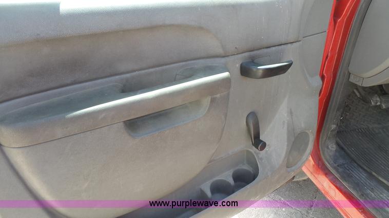 image for item K5218 2013 Chevrolet Silverado 1500 pickup truck