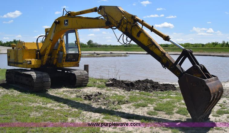 image for item K6698 1985 John Deere 490 excavator