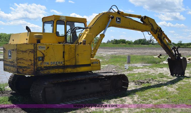 image for item K6698 1985 John Deere 490 excavator