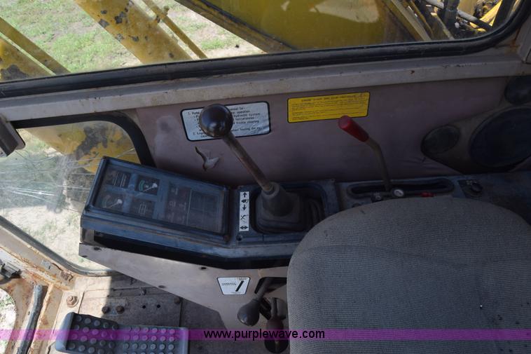 image for item K6698 1985 John Deere 490 excavator